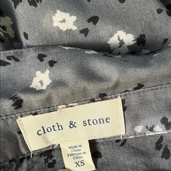 cloth & stone Olive Floral Button-Down Shirt - Picture 3 of 5